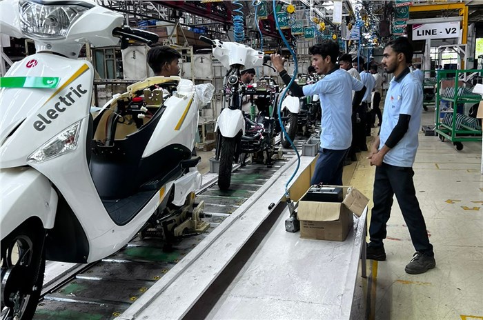 First batch of Hero Electric scooters rolls out of Mahindra&#8217;s Pithampur plant